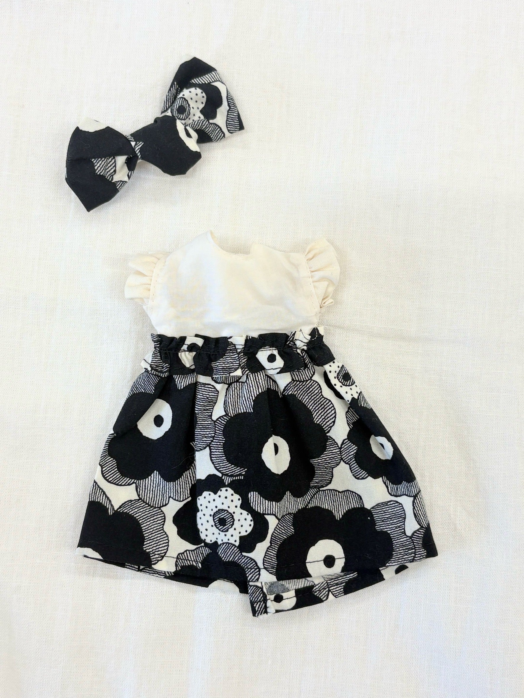 Monotone flower dress