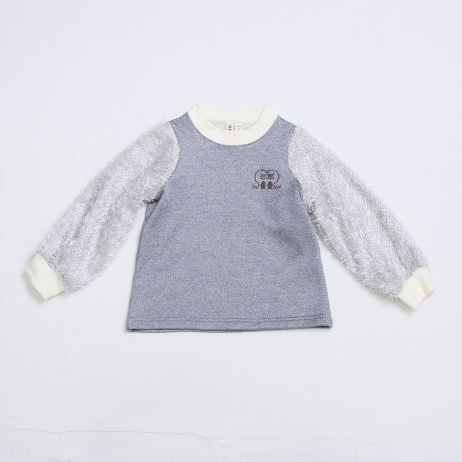 Pullover with shaggy sleeves