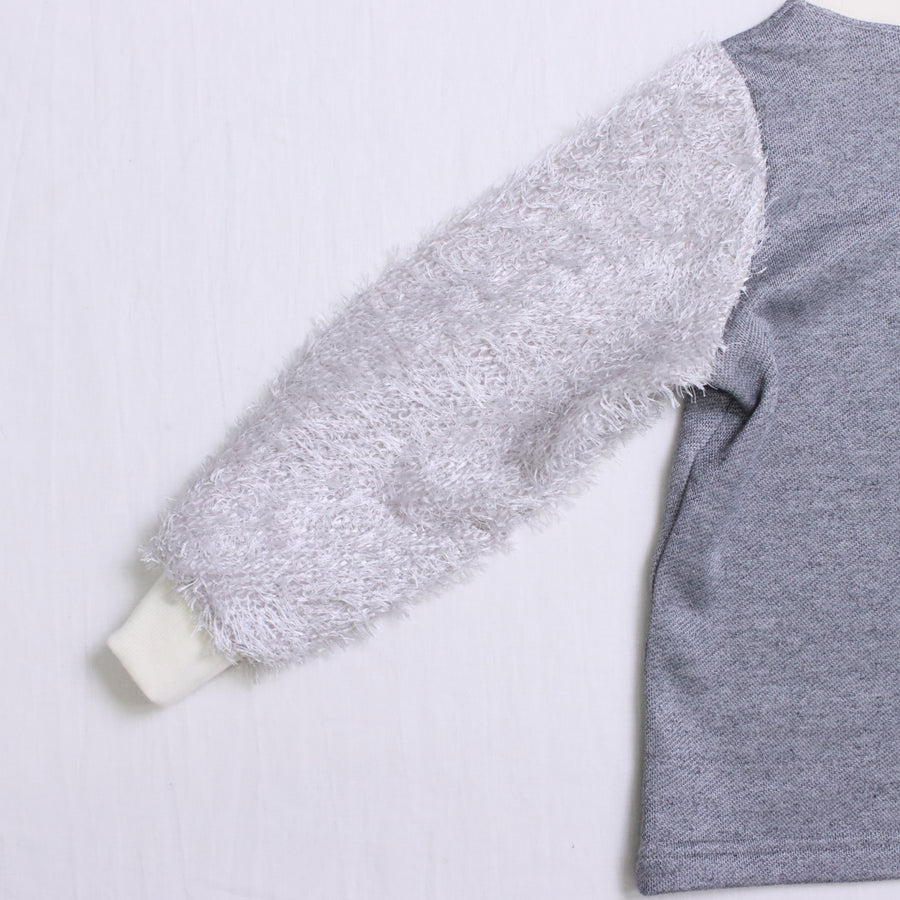 Pullover with shaggy sleeves